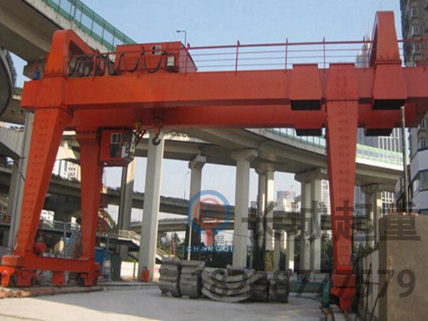 龙门吊按支腿结构作业形式划分特点