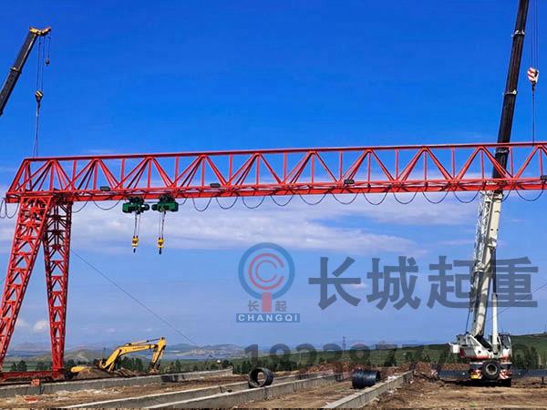 轮胎式和轨道式龙门吊在结构和驱动方面的区别