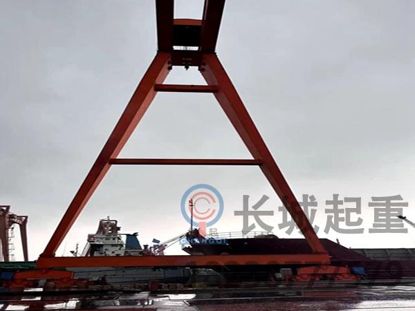 造船龙门吊运行中突发啃轨的即时处置