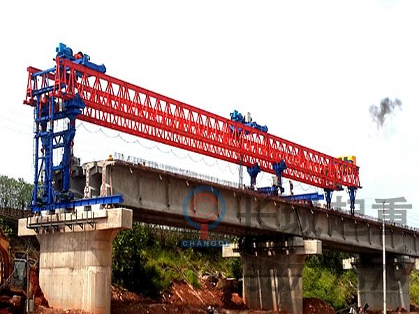 200吨钢箱梁架桥机的应用优势 30米箱梁架设